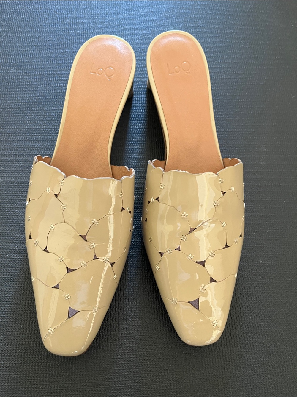 LOQ Emilia Patent Leather Slides - Turrón